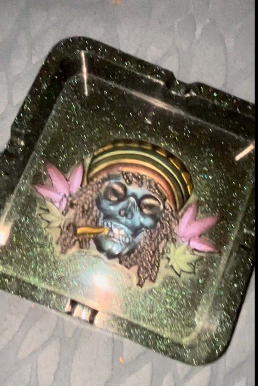 Handmade Colorful Rasta Skull Resin AshTray - Picture 10 of 11